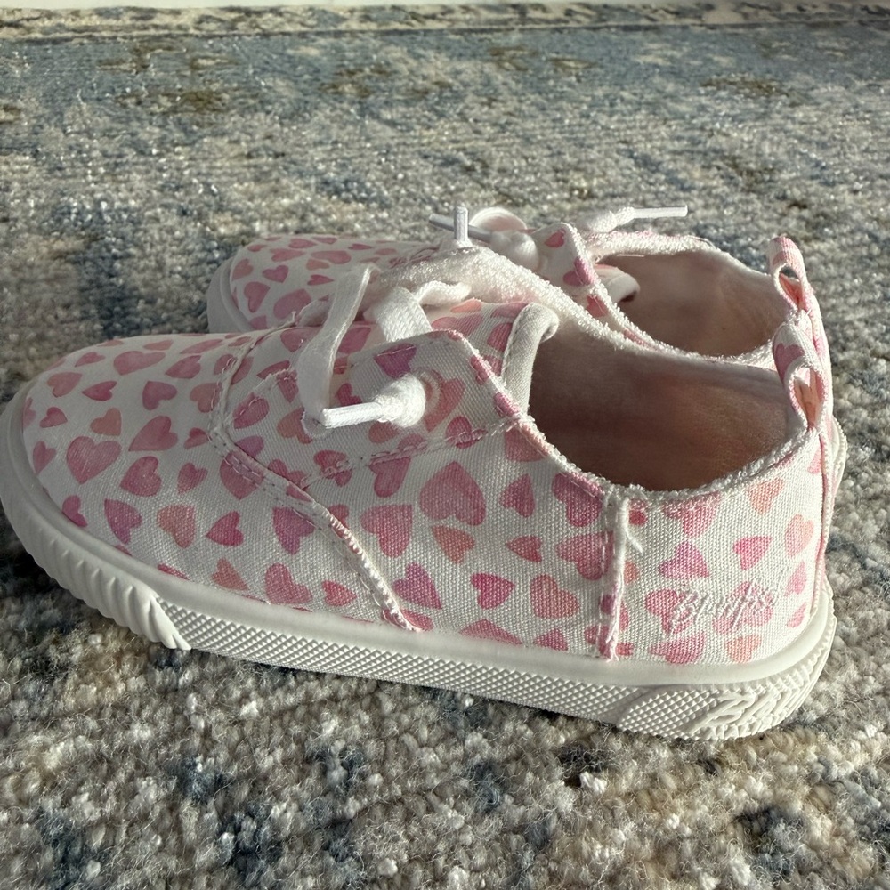 NWOT Pink Heart Kids canvas sneakers
